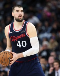 开云体育下载-美记：此前有至少五队询问祖巴茨但被快船拒绝 他们想要多个首轮