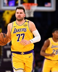 开云体育官网-八村塁：东契奇伤退后 球队传达的信息是其他人要站出来&amp;团结一致